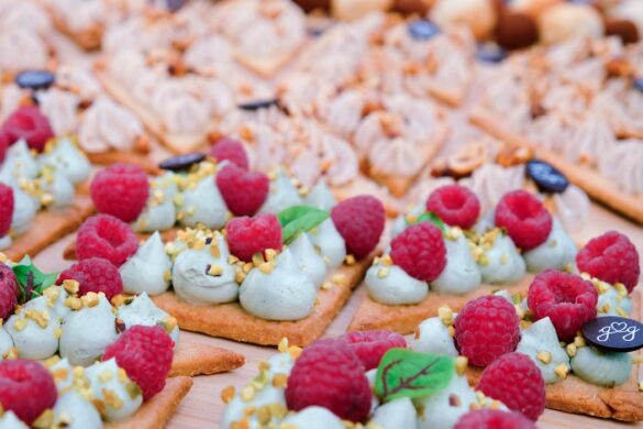 Freshly made Sfenj on a plate