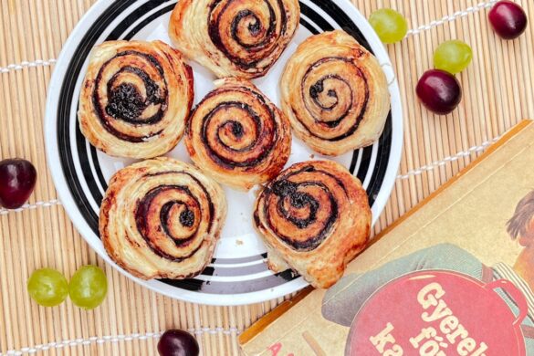 Delicious Pavlova dessert