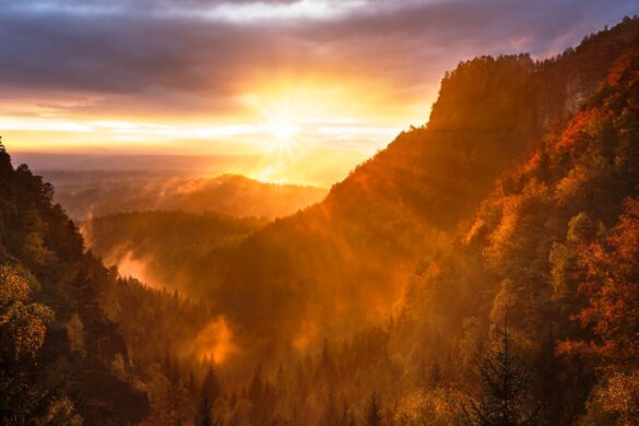 Scenic view of hiking trails in the Sierra Norte mountains.