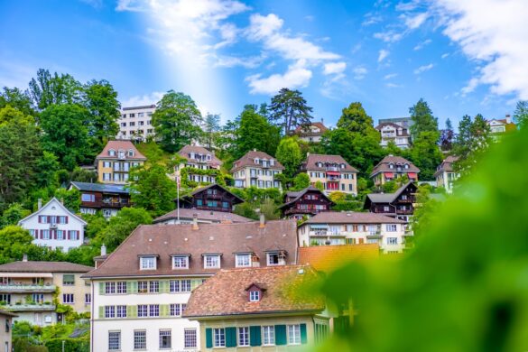 photo-1624543172081-f1c046a10c1a.jpg Medieval architecture in Bern.