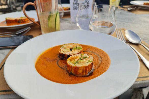 photo-1630855907465-99267502dfbd.jpg A beautifully arranged Moroccan tagine