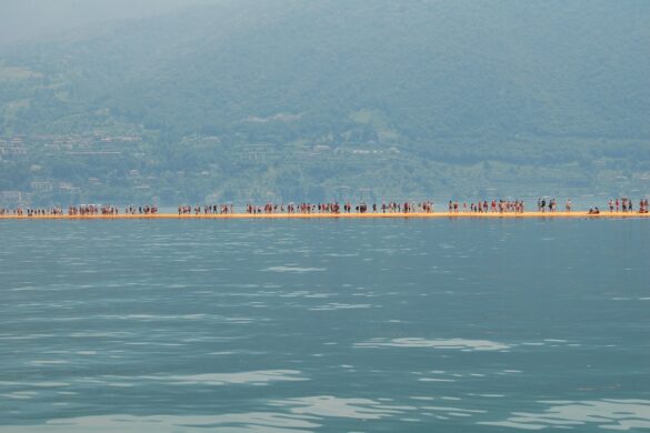 Landscape view of Lake Geneva with mountains