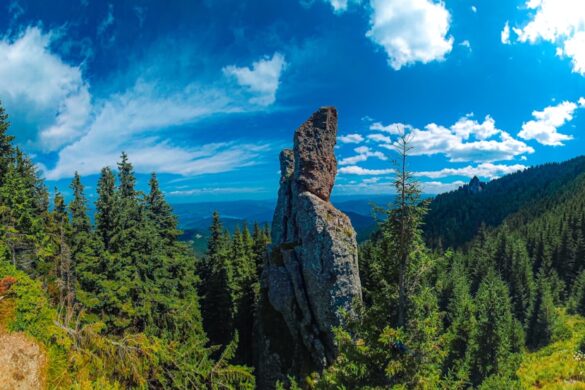 Hiking trails with stunning vistas in Canada