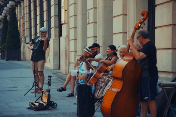 Artistic performers at Chalon dans la Rue festival