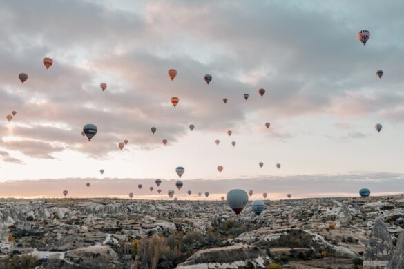 photo-1733303984730-aef4bd026922.jpg Hot air balloons in Cappadocia