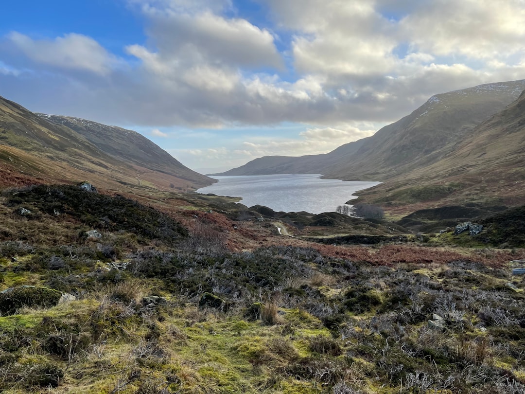 photo-1673215046893-c9d948fa6dbc.jpg Breathtaking view of the Scottish Highlands with valleys.