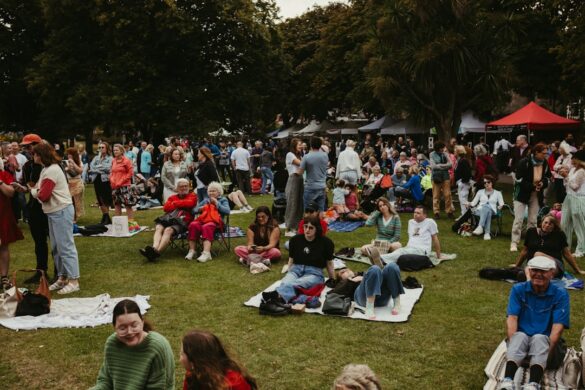 Crowd enjoying the Moomba Festival parade.