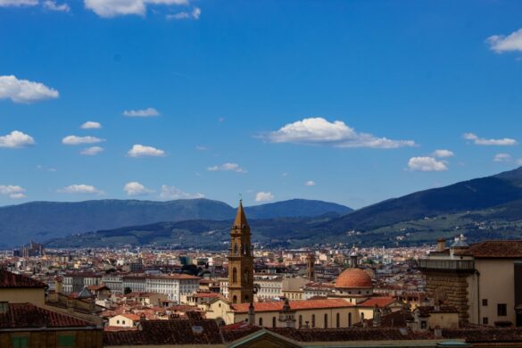 photo-1584111514731-a3efadd23914.jpg Parade during San Giovanni festival