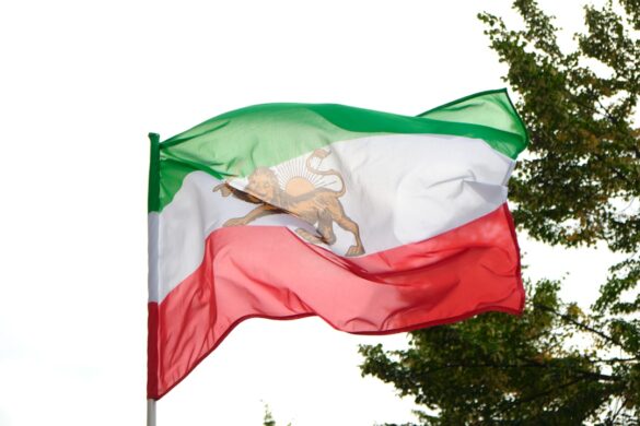 photo-1664716904673-106fb569f84a.jpg Flag throwers at San Giovanni festival