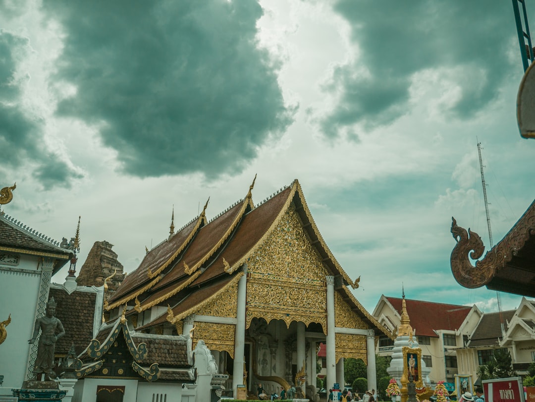 photo-1563713441867-c02771c1db22.jpg Participants in costumes at the Loy Krathong festival.