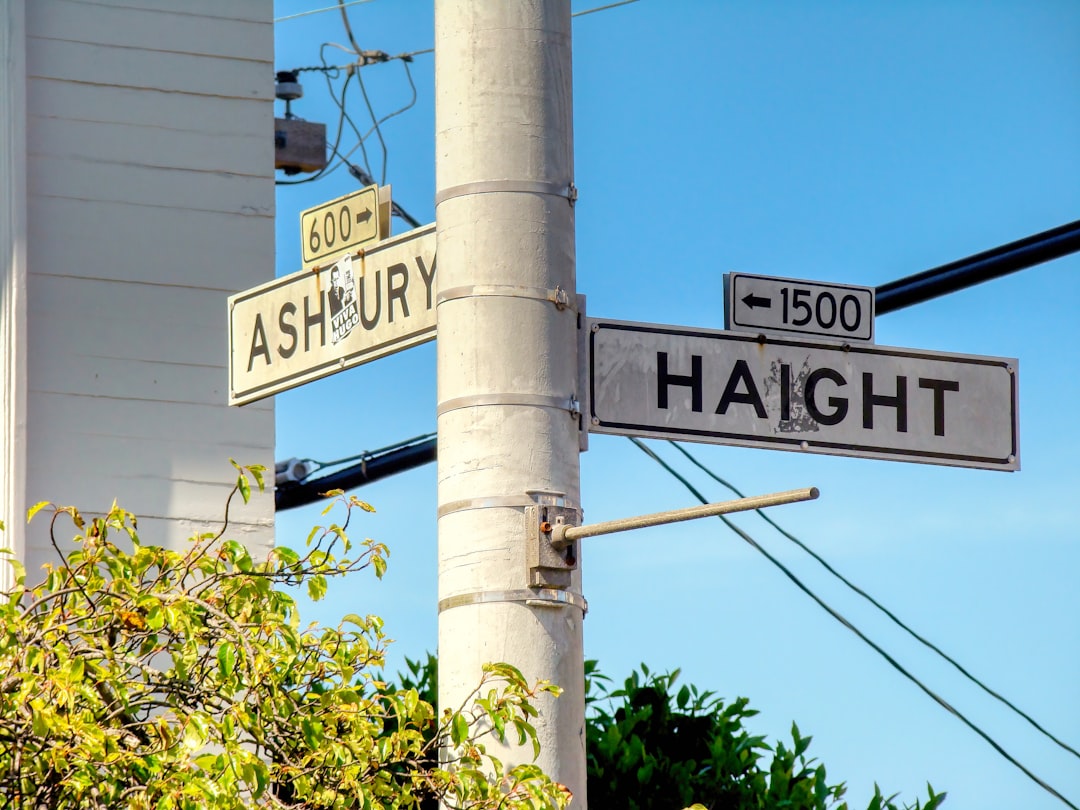 photo-1625779609820-e97ce648da5b.jpg Haight-Ashbury iconic street view