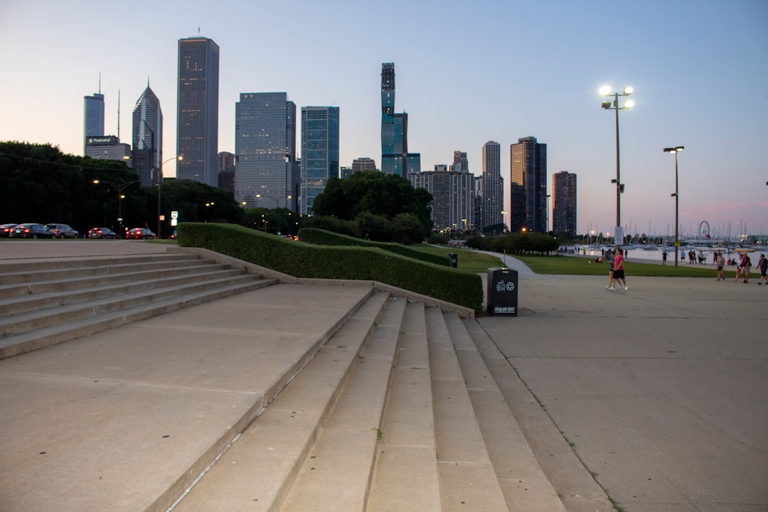 photo-1651356522162-ff8cfcc382fd.jpg Skyline of Chicago city at sunset