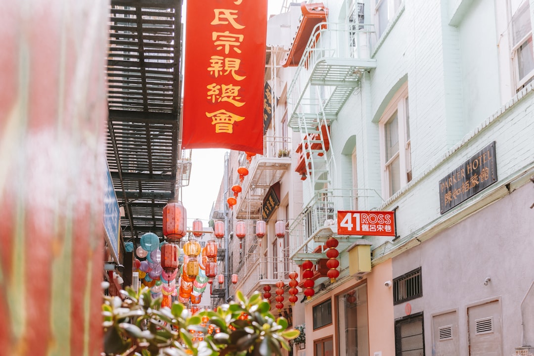 photo-1744871356362-c448d98a5d78.jpg Chinatown in San Francisco vibrant street decorations