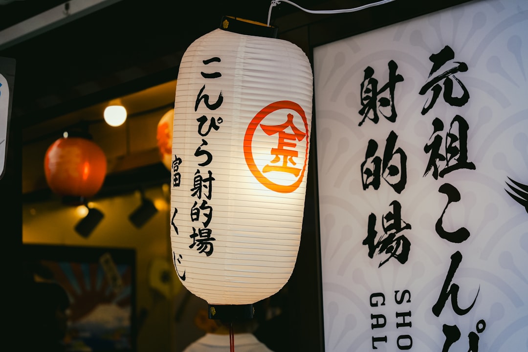 photo-1759299983218-e78192a2e256.jpg Sampling traditional Japanese food